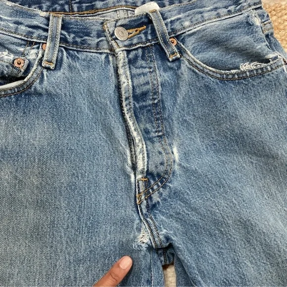 VINTAGE Levi’s 501 Men’s/Women's Blue Jeans - perfectly distressed! - Picture 7 of 12